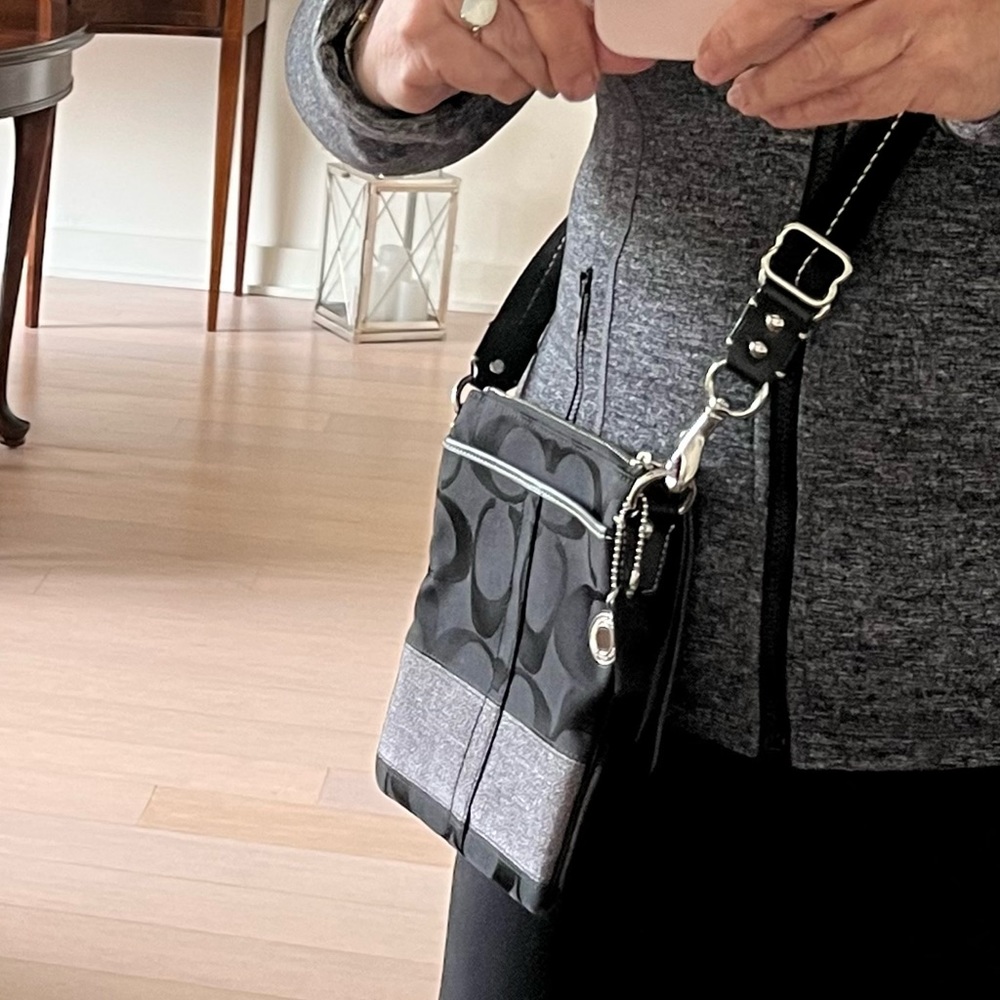 Coach classic vintage crossbody messenger bag black canvas